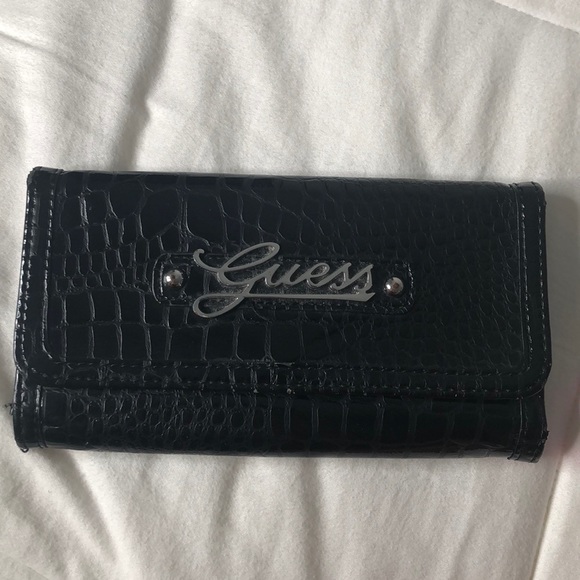 Guess Wallet - Picture 1 of 7